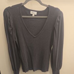 Evereve Women's Dark Gray V-Neck Long Sleeve Sweater